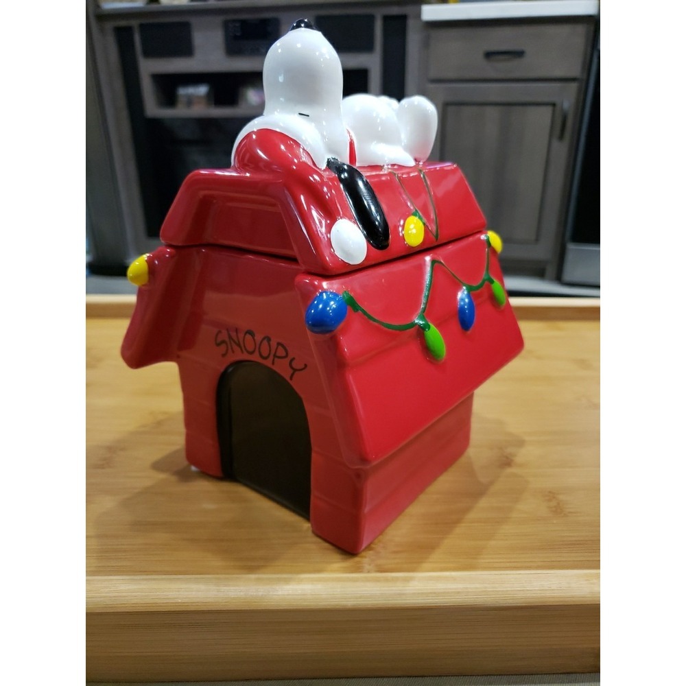 Peanuts 50 Years A Charlie Brown Christmas Snoopy Dog House Treat Jar / Holder